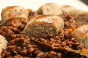 Saucisses aux lentilles épicées