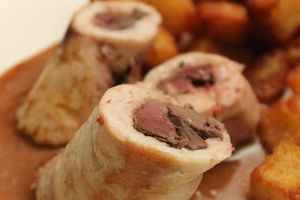 Ballotine de poulet au foie de volaille et sauce au porto