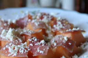 Tapas de melon feta et jambon