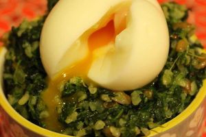 Riz complet, épeautre, quinoa aux épinards et son oeuf