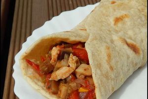 Fajitas au poulet et sa garniture provençale