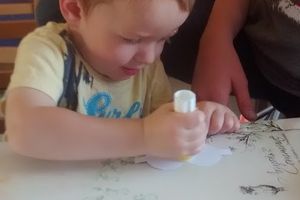 A quoi ils jouent? DIY avec UHU