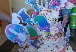 Un anniversaire au pays des Trolls ! On chante, on danse et on fait des câlins