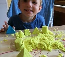 A quoi jouent-ils? Sable à modeler, sable magique et super sand