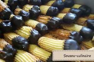 Petits fours rosaces et "bâtonnets enrobés de chocolat"