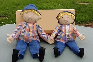 Deux nouvelles poupées : deux " ptits gars " qui n'ont pas froid aux yeux...