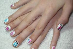 Nail-Art Noël en blanc turquoise et rose