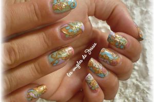 mosaique de pastel et lignes d'or façon E.MI