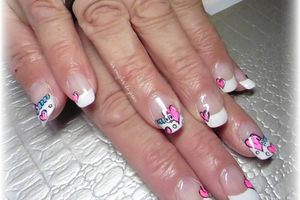 french blanche nailart petite chenille rigolote et coeur