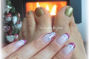 manucure de la Mère Noël et pédicure paillettes