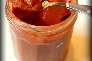 Une pâte à tartiner pour les gourmands qui voudraient utiliser les œufs de Pâques autrement :-)