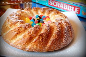 Gâteau d'argent pour une bougie de plus et trop de blancs d'oeufs