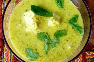 Curry de poissons à la mangue, coriandre et menthe fraîche