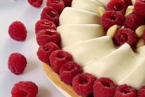 Tarte framboises / mousse de nougat et une petite surprise pour vous