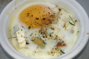 Oeufs cocotte (chèvre, asperges, chorizo)