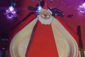 Décoration de tables: thème: Noël rouge et or
