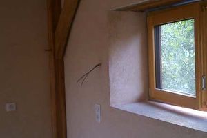 Maison Greb, en paille donc. Presque terminée.