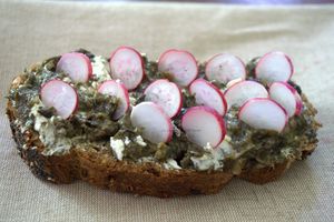 Tartine au tartare d'algues