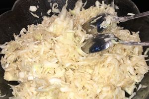 Salade de chou à la japonaise (vinaigrée sucrée)
