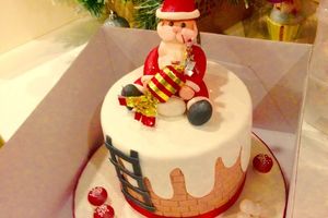 Gâteau et père Noël en pâte à sucre