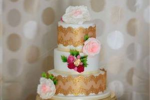 Wedding cake bohème chic blanc et doré