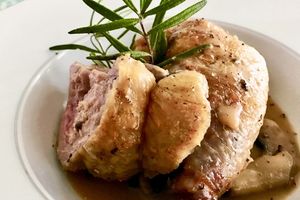 Suprêmes de pintade farcis au veau et au foie gras, sauce crémant de Bourgogne