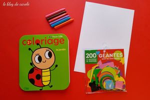 Découverte des gommettes et crayons à 12 mois