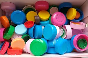 Jouer et apprendre avec des bouchons