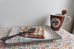 Mes gaufres dans l'espèce de moule à gaufre...
