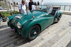 Belles anglaises au Sables d'Olonne : MG et Triumph