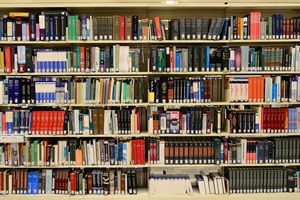 Vente de livres d'occasion à la bibliothèque des Sables d'Olonne