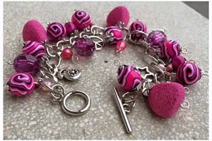 Bracelet à breloques tons roses