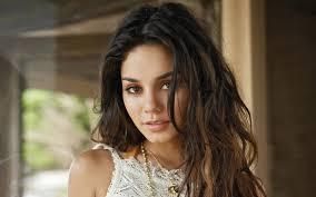Le look de Vanessa Hudgens