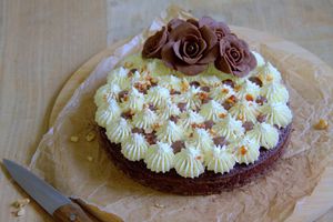 Financier noisette et chocolat, crème au chocolat blanc