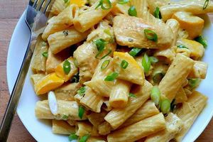Tortiglioni poulet, courgette jaune et curry