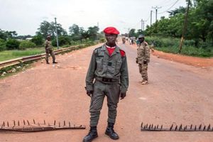 RÉPUBLIQUE CENTRAFRICAINE - ÉVITEZ TOUT VOYAGE Affaires étrangères, Commerce et Développement Canada recommande d’éviter tout voyage en République centrafricaine en raison de la dégradation de la situation en matière de sécurité dans l’ensemble du pays. Vous devriez quitter le pays maintenant, si vous pouvez le faire de façon sécuritaire.