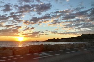 Clichés sur le vif... lever de soleil sur la mer d'Antibes