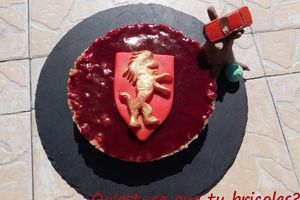 Charlottecake chocolat blanc/framboise Gryffindor ou comment définitivement détester la pâte à sucre.