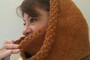 À la fois capuche et cache-nez...
