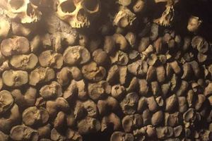 Visite dans les Catacombes de Paris.