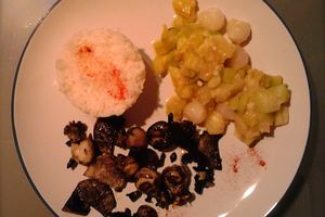 Seiches dans leur encre et fondue de courgettes