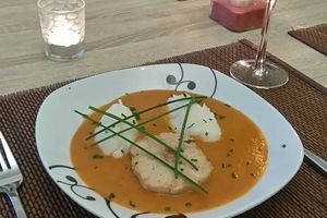Tournedos de crocodile sauce aux arachides et riz foufou
