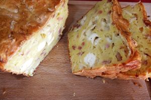 Cake chèvre, courgettes et lardons