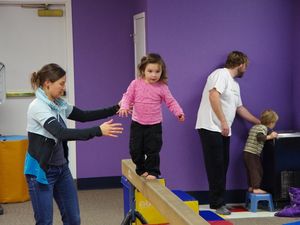Allein über die Hälfte des Balkens