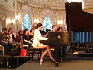 Yuja WANG  khatia BUNIATISHVILI  Lola ANASTAVOVA - (dés)habillées comme des putes pour jouer du piano classique ?