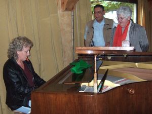 Im Castello di Verrazzano: Hier trocknen schon die Trauben für den Vinsanto - Ein spontanes Klavierkonzert von Dorothea Völker nach dem Mittagessen im Castello