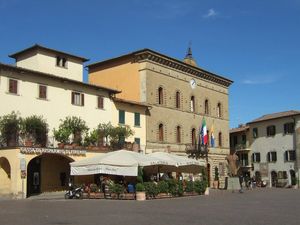 Das Rathaus und im Sitzungssaal von Greve in Chianti