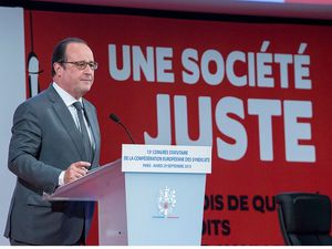 Hollande et Juncker à la tribune du congrès de la CES à Paris, en présence des représentants des principaux syndicats français (CGT - CFDT - FO - CFTC - UNSA)