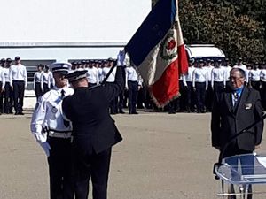 Translation du drapeau AACRMI/ENP - La garde du drapeau de l'ENP
