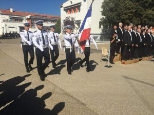 Translation du drapeau AACRMI/ENP - La garde du drapeau de l'ENP